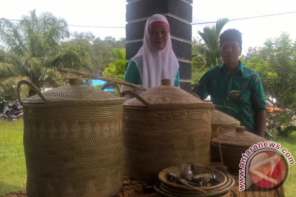 DPMPD Apresiasi Produk Kerajinan Ekspor Warga Kutim