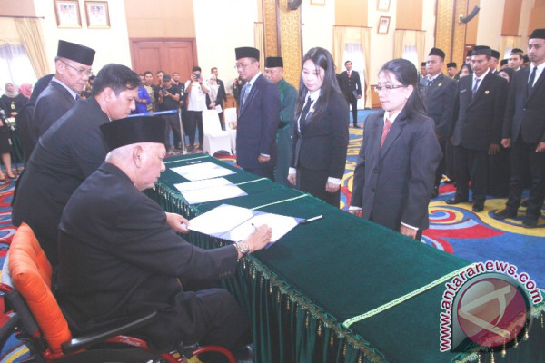 Gubernur Lantik 52 Pejabat Fungsional