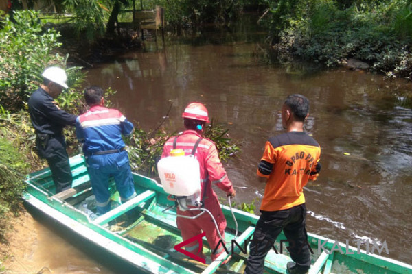 Sungai dan tambak warga Penajam terdampak pipa minyak bocor