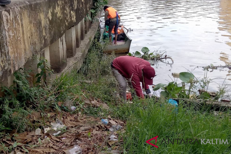 Pecinta lingkungan ajak warga jaga sungai