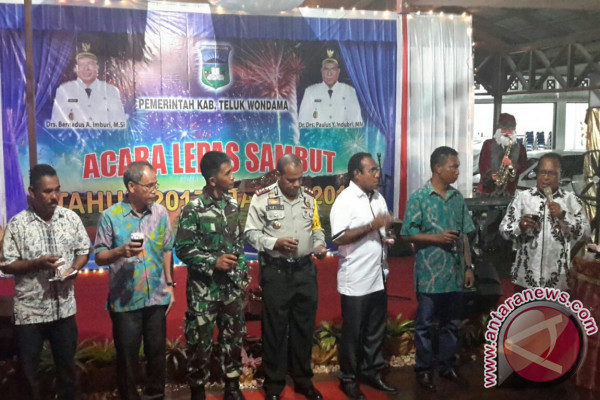 Imburi Ajak Warga Wondama Optimistis Menyongsong 2018