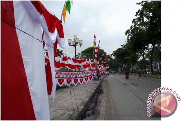 Pedagang Bendera Keluhkan Sepinya Pembeli