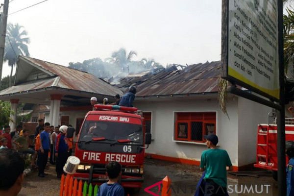 Kantor Camat terbakar