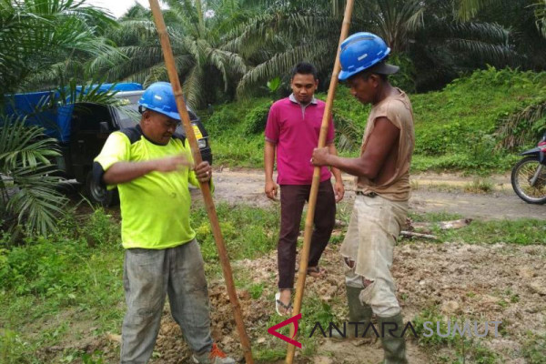 Desa terpencil Langkat menikmati aliran listrik