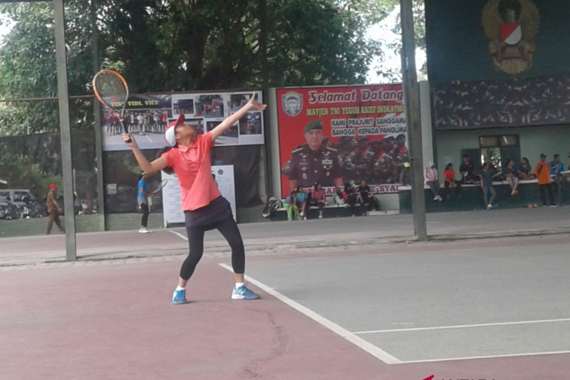 Tenis beregu putri kalahkan Kepri